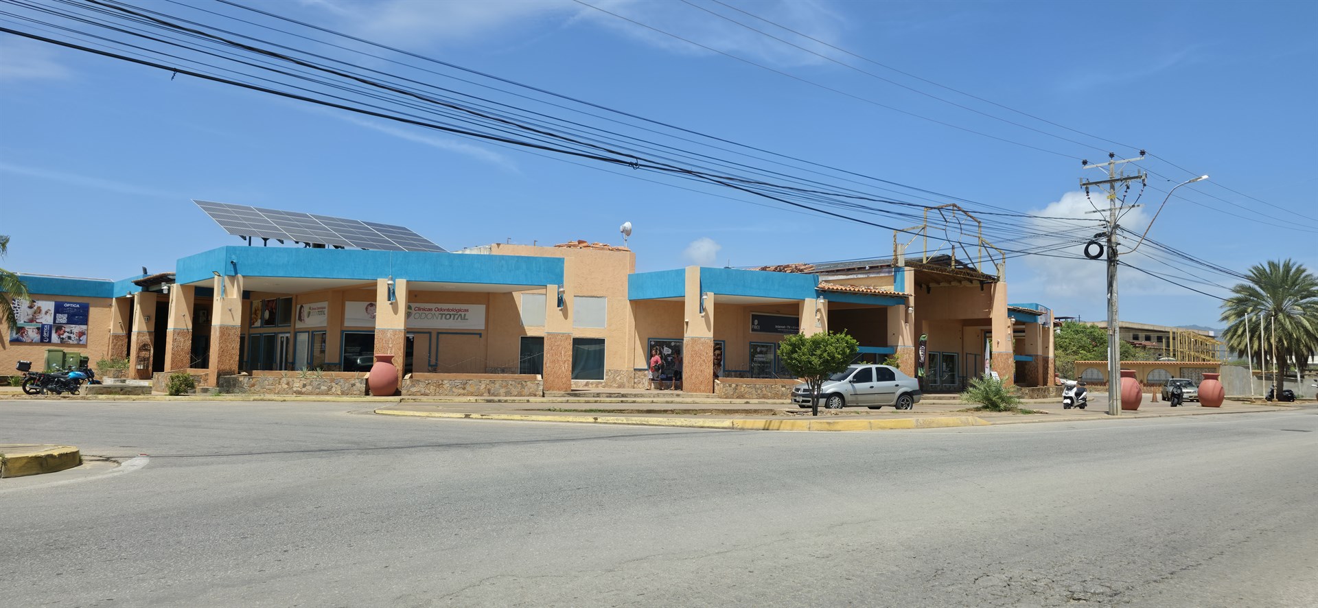 Centro Comercial la Estancia — Urb. Villas de Juangriego